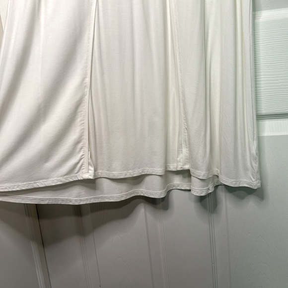 NWOT a.n.a. Short Sleeve Tunic Top - Picture 4 of 6